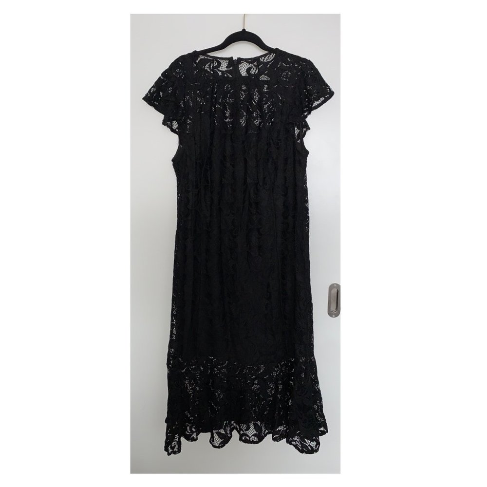 Sleeveless Lace Dress